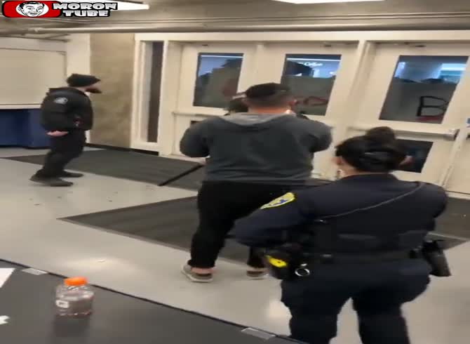 Video :After vandalizing a university, antifa and LGBTQ activists were taken into custody